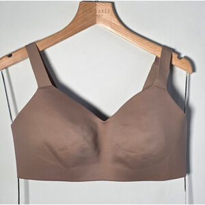 Lululemon Wireless Bra Beige Seamless Supportive Stretch Sports Bra 34DD